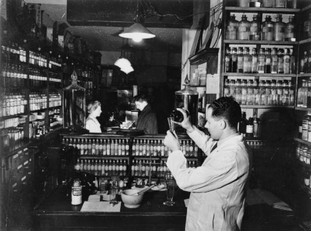 Turkish_Opium_For_Britain-_the_USE_of_Opium_in_British_Medicine,_UK,_1943_D17605